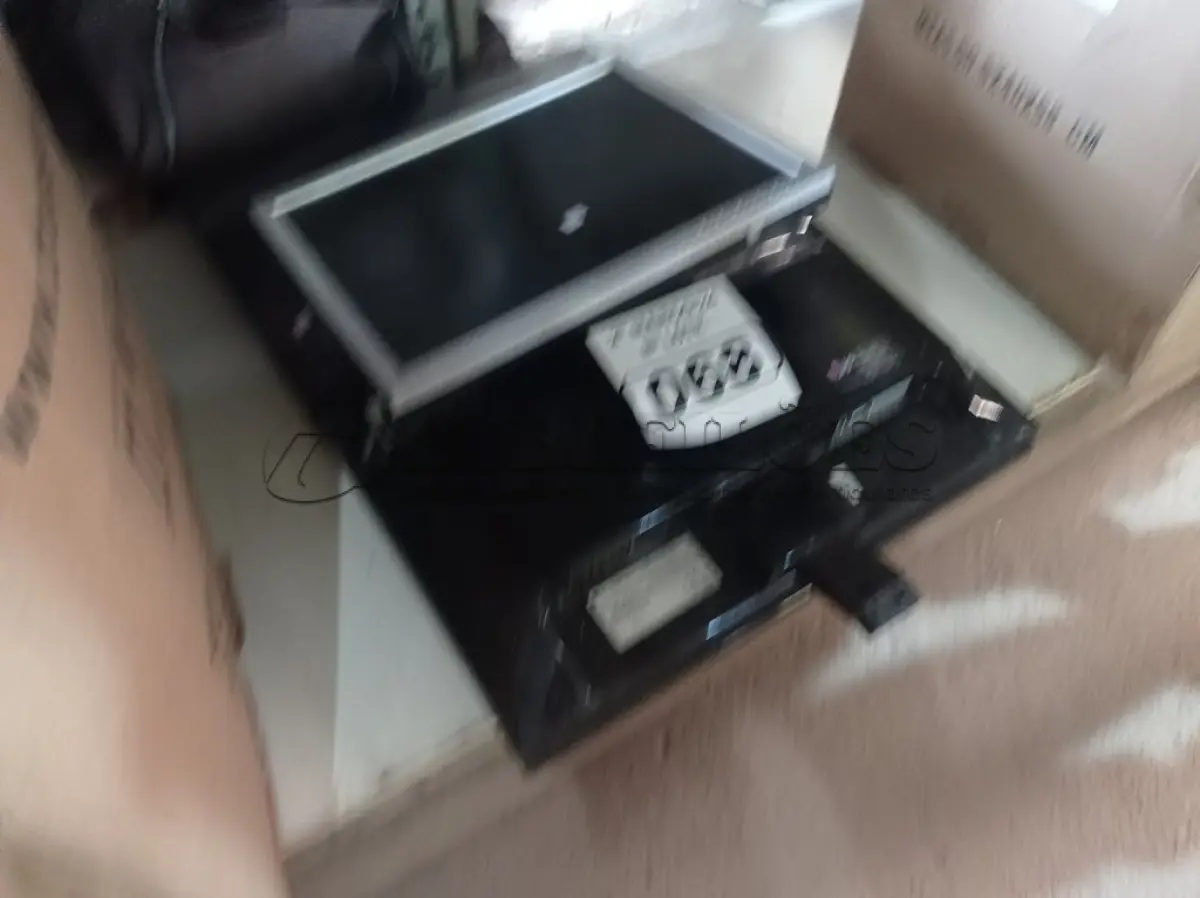 LOTE 068 - 05 MONITORES MARCAS E MODELOS DIVERSOS PARA RETIRADA DE PEÇAS. (NO ESTADO) ATENÇÃO! FAZER A VISITAÇÃO ANTES DE ARREMATAR, NÃO SABEMOS SE FUNCIONA. LEILÃO NÃO TEM GARANTIA E NEM DEVOLUÇÃO, SUJEITO A POSSÍVEIS AVARIAS VISÍVEIS/OCULTAS E/OU AUSÊNCIA DE COMPONENTES.