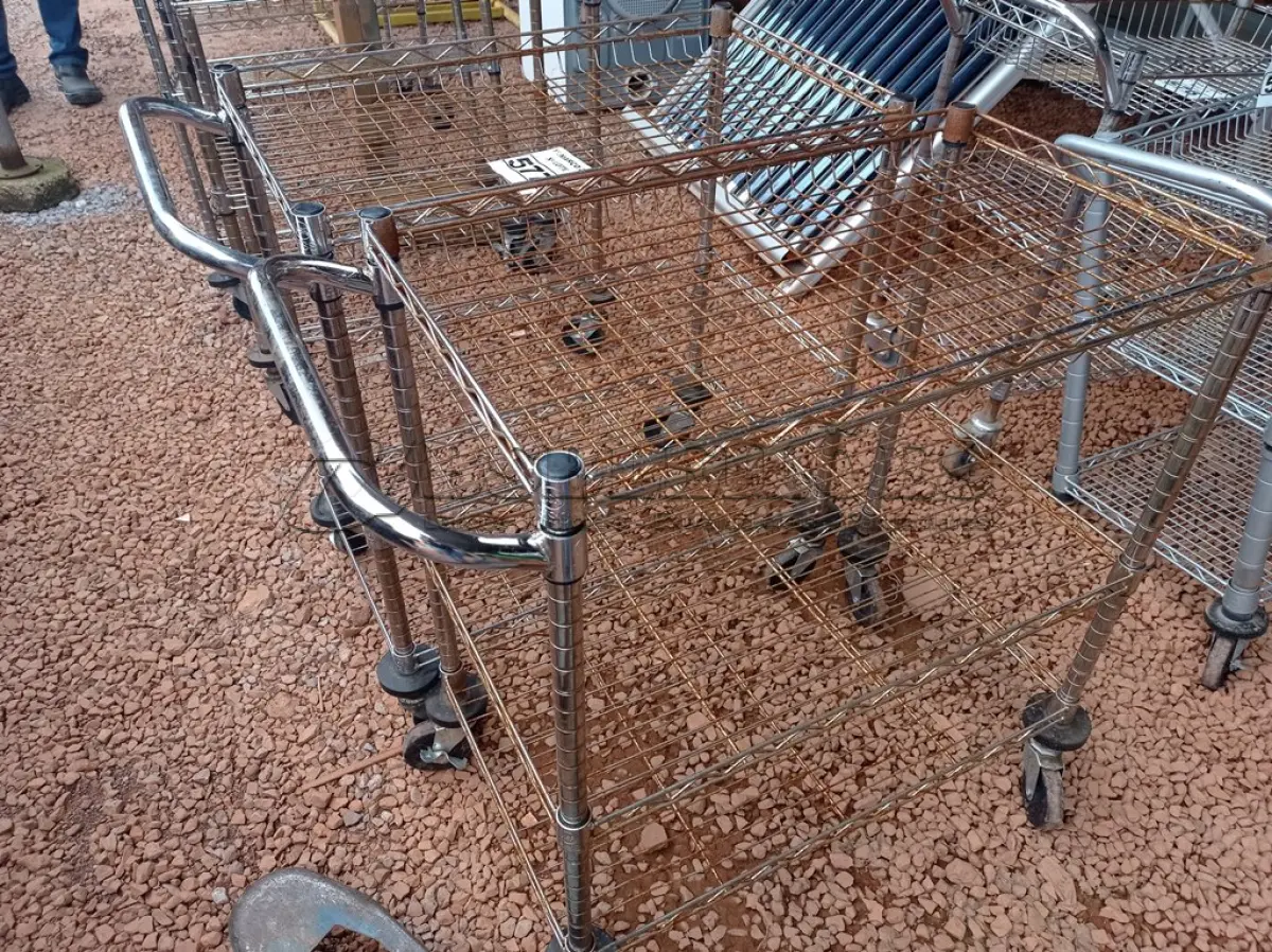 LOTE 577 - 02 CARRINHOS PARA TRANSPORTE DE ALIMENTOS. (NO ESTADO) ATENÇÃO! FAZER A VISITAÇÃO ANTES DE ARREMATAR, NÃO SABEMOS SE FUNCIONA. LEILÃO NÃO TEM GARANTIA E NEM DEVOLUÇÃO, SUJEITO A POSSÍVEIS AVARIAS VISÍVEIS/OCULTAS E/OU AUSÊNCIA DE COMPONENTES.
