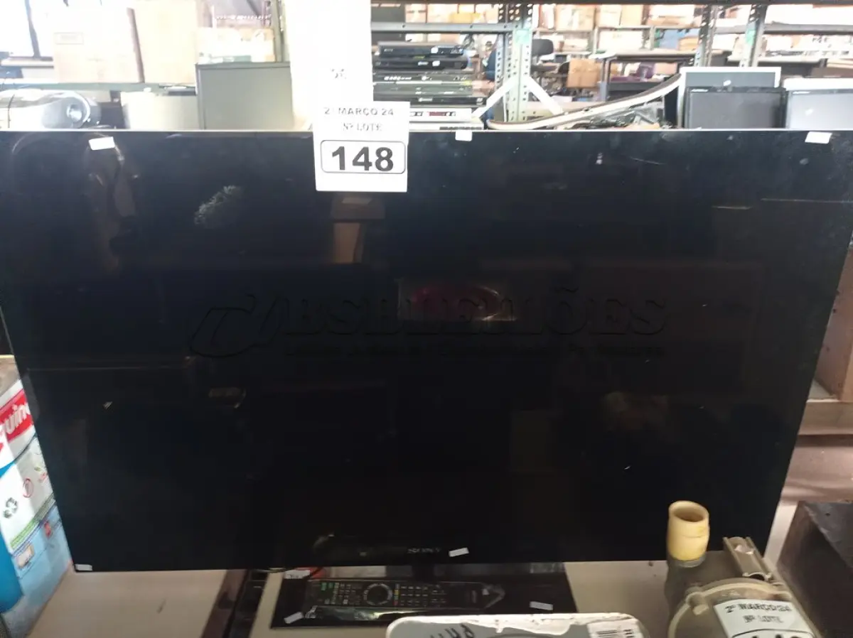 LOTE 148 - 01 TV SONY 46” POL PARA RETIRADA DE PEÇAS. (NO ESTADO) ATENÇÃO! FAZER A VISITAÇÃO ANTES DE ARREMATAR, NÃO SABEMOS SE FUNCIONA. LEILÃO NÃO TEM GARANTIA E NEM DEVOLUÇÃO, SUJEITO A POSSÍVEIS AVARIAS VISÍVEIS/OCULTAS E/OU AUSÊNCIA DE COMPONENTES.