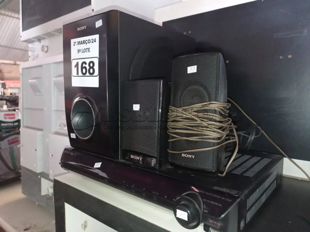 LOTE 168 - 01 DVD HOME THEATER MARCA SONY. (NO ESTADO) ATENÇÃO! FAZER A VISITAÇÃO ANTES DE ARREMATAR, NÃO SABEMOS SE FUNCIONA. LEILÃO NÃO TEM GARANTIA E NEM DEVOLUÇÃO, SUJEITO A POSSÍVEIS AVARIAS VISÍVEIS/OCULTAS E/OU AUSÊNCIA DE COMPONENTES.