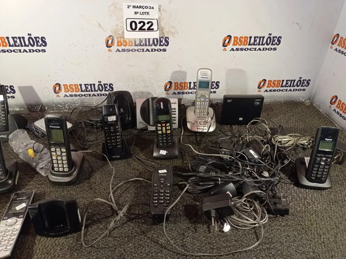 LOTE 022 - 01 LOTE COM VÁRIOS APARELHOS DE TELEFONE MARCAS E MODELOS DIVERSOS. (NO ESTADO) ATENÇÃO! FAZER A VISITAÇÃO ANTES DE ARREMATAR, NÃO SABEMOS SE FUNCIONA. LEILÃO NÃO TEM GARANTIA E NEM DEVOLUÇÃO, SUJEITO A POSSÍVEIS AVARIAS VISÍVEIS/OCULTAS E/OU AUSÊNCIA DE COMPONENTES.