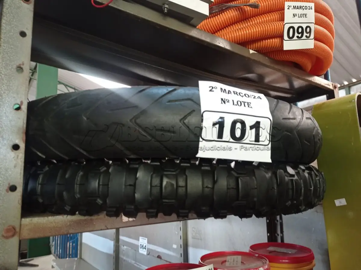 LOTE 101 - 02 PNEUS DE MOTO. (NO ESTADO) ATENÇÃO! FAZER A VISITAÇÃO ANTES DE ARREMATAR, NÃO SABEMOS SE FUNCIONA. LEILÃO NÃO TEM GARANTIA E NEM DEVOLUÇÃO, SUJEITO A POSSÍVEIS AVARIAS VISÍVEIS/OCULTAS E/OU AUSÊNCIA DE COMPONENTES.