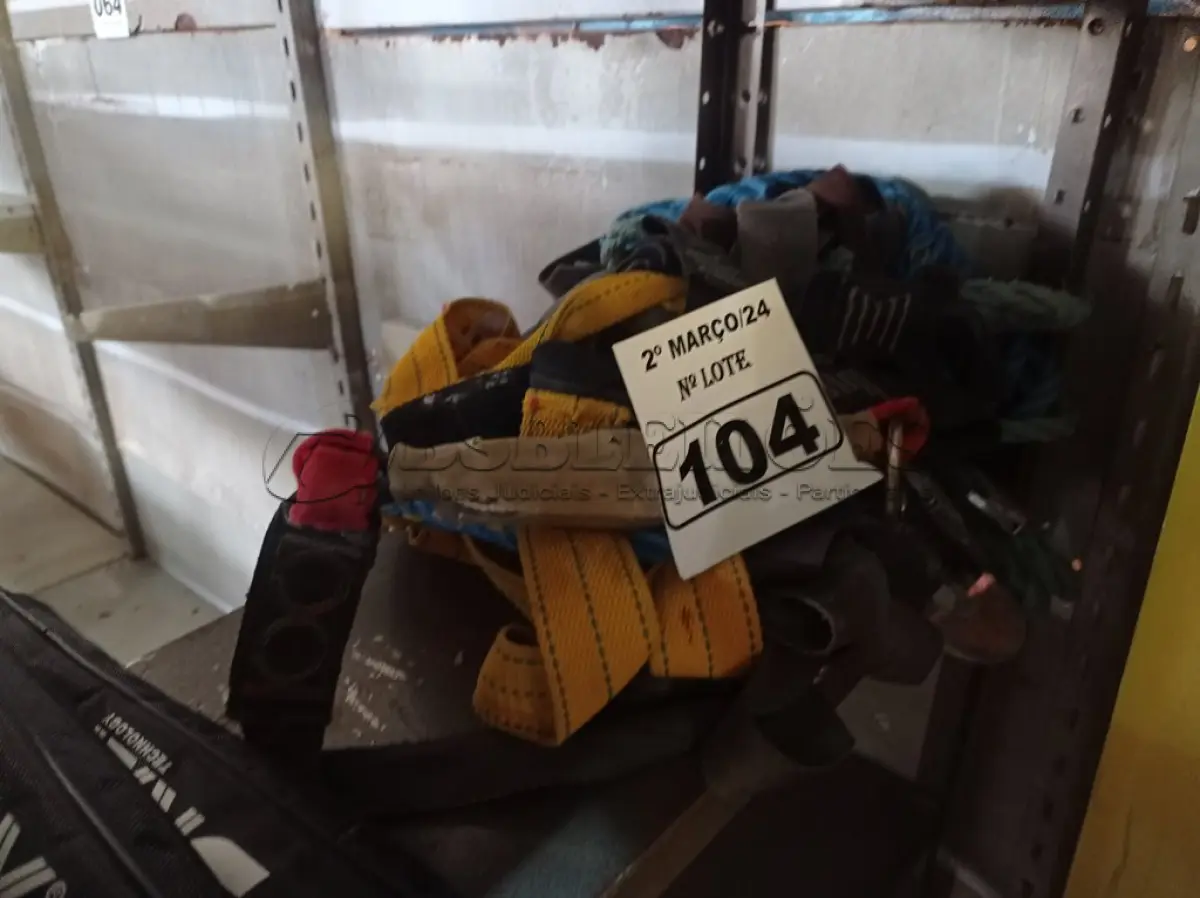 LOTE 104 - 05 CINTOS DE SEGURANÇA NO TRABALHO. (NO ESTADO) ATENÇÃO! FAZER A VISITAÇÃO ANTES DE ARREMATAR, NÃO SABEMOS SE FUNCIONA. LEILÃO NÃO TEM GARANTIA E NEM DEVOLUÇÃO, SUJEITO A POSSÍVEIS AVARIAS VISÍVEIS/OCULTAS E/OU AUSÊNCIA DE COMPONENTES.