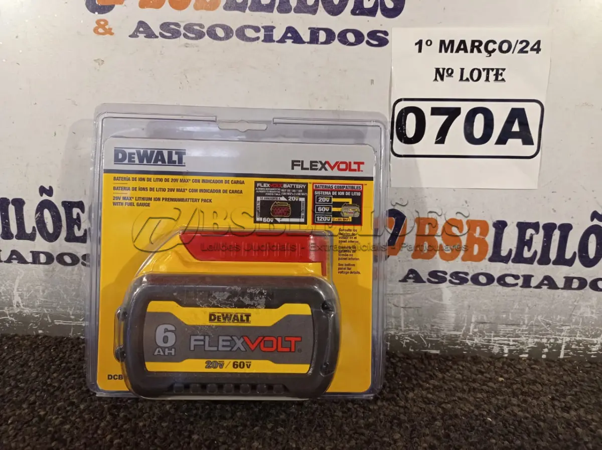 LOTE 070 - 01 BATERIA DE ION DE LÍTIO DE 20V-60V MÁXIMA COM INDICADOR DE CARGA MARCA DEWALT 6AH MODELO DCB606. (NOVO) (NO ESTADO) ATENÇÃO! FAZER A VISITAÇÃO ANTES DE ARREMATAR, NÃO SABEMOS SE FUNCIONA. LEILÃO NÃO TEM GARANTIA E NEM DEVOLUÇÃO, SUJEITO A POSSÍVEIS AVARIAS VISÍVEIS/OCULTAS E/OU AUSÊNCIA DE COMPONENTES.