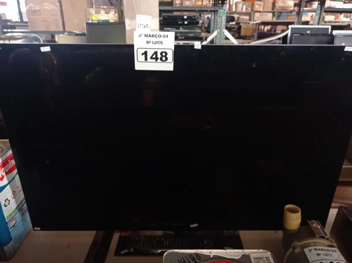 LOTE 148 - 01 TV SONY 46” POL PARA RETIRADA DE PEÇAS. (NO ESTADO) ATENÇÃO! FAZER A VISITAÇÃO ANTES DE ARREMATAR, NÃO SABEMOS SE FUNCIONA. LEILÃO NÃO TEM GARANTIA E NEM DEVOLUÇÃO, SUJEITO A POSSÍVEIS AVARIAS VISÍVEIS/OCULTAS E/OU AUSÊNCIA DE COMPONENTES.