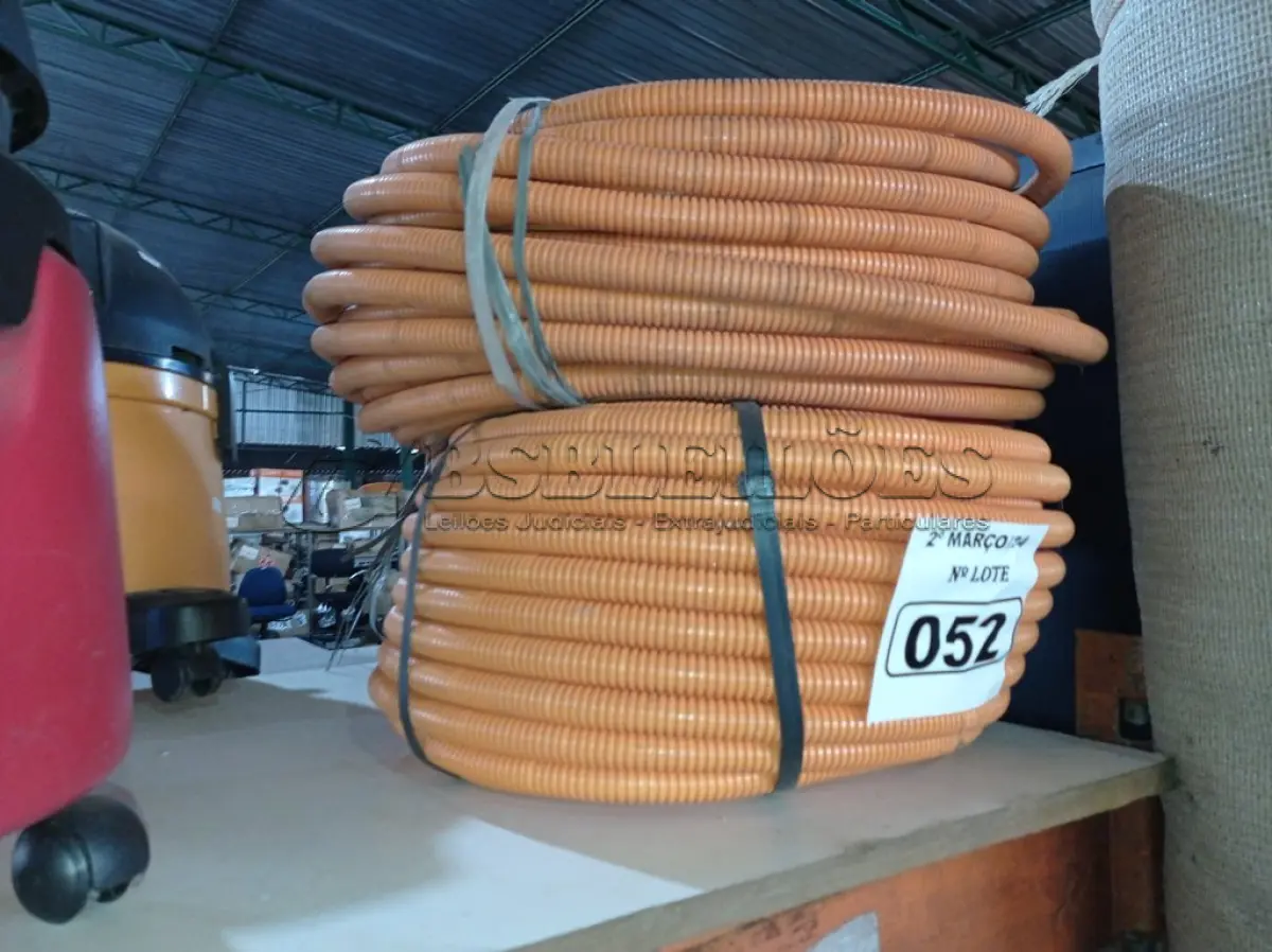 LOTE 052 - 02 ROLOS DE MANGUEIRA CORRUGADA. (NO ESTADO) ATENÇÃO! FAZER A VISITAÇÃO ANTES DE ARREMATAR, NÃO SABEMOS SE FUNCIONA. LEILÃO NÃO TEM GARANTIA E NEM DEVOLUÇÃO, SUJEITO A POSSÍVEIS AVARIAS VISÍVEIS/OCULTAS E/OU AUSÊNCIA DE COMPONENTES.