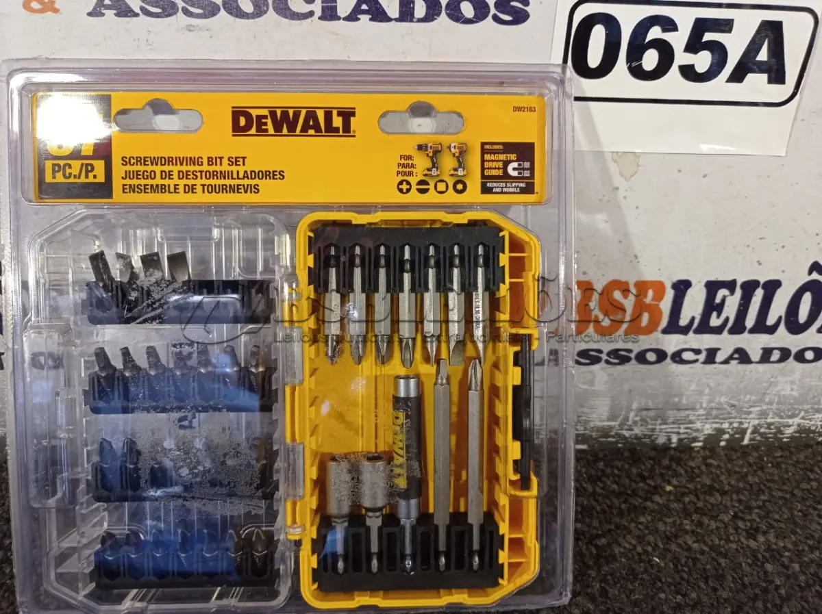 LOTE 065 - 01 KIT 37 PEÇAS PARA PARAFUSADEIRA COM ESTOJO MARCA DEWALT. (NOVO) (NO ESTADO) ATENÇÃO! FAZER A VISITAÇÃO ANTES DE ARREMATAR, NÃO SABEMOS SE FUNCIONA. LEILÃO NÃO TEM GARANTIA E NEM DEVOLUÇÃO, SUJEITO A POSSÍVEIS AVARIAS VISÍVEIS/OCULTAS E/OU AUSÊNCIA DE COMPONENTES.