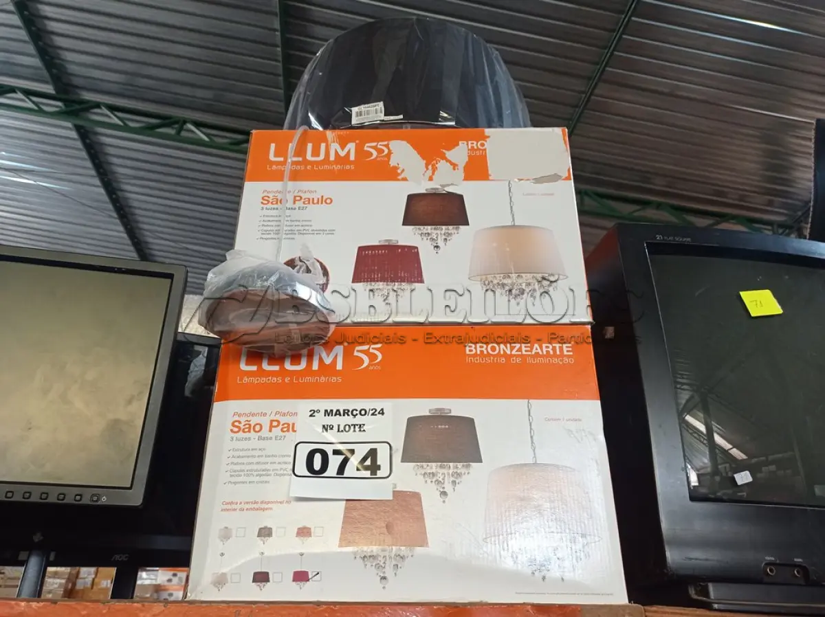 LOTE 074 - 02 LUMINÁRIAS PENDENTE SÃO PAULO. (NO ESTADO) ATENÇÃO! FAZER A VISITAÇÃO ANTES DE ARREMATAR, NÃO SABEMOS SE FUNCIONA. LEILÃO NÃO TEM GARANTIA E NEM DEVOLUÇÃO, SUJEITO A POSSÍVEIS AVARIAS VISÍVEIS/OCULTAS E/OU AUSÊNCIA DE COMPONENTES.
