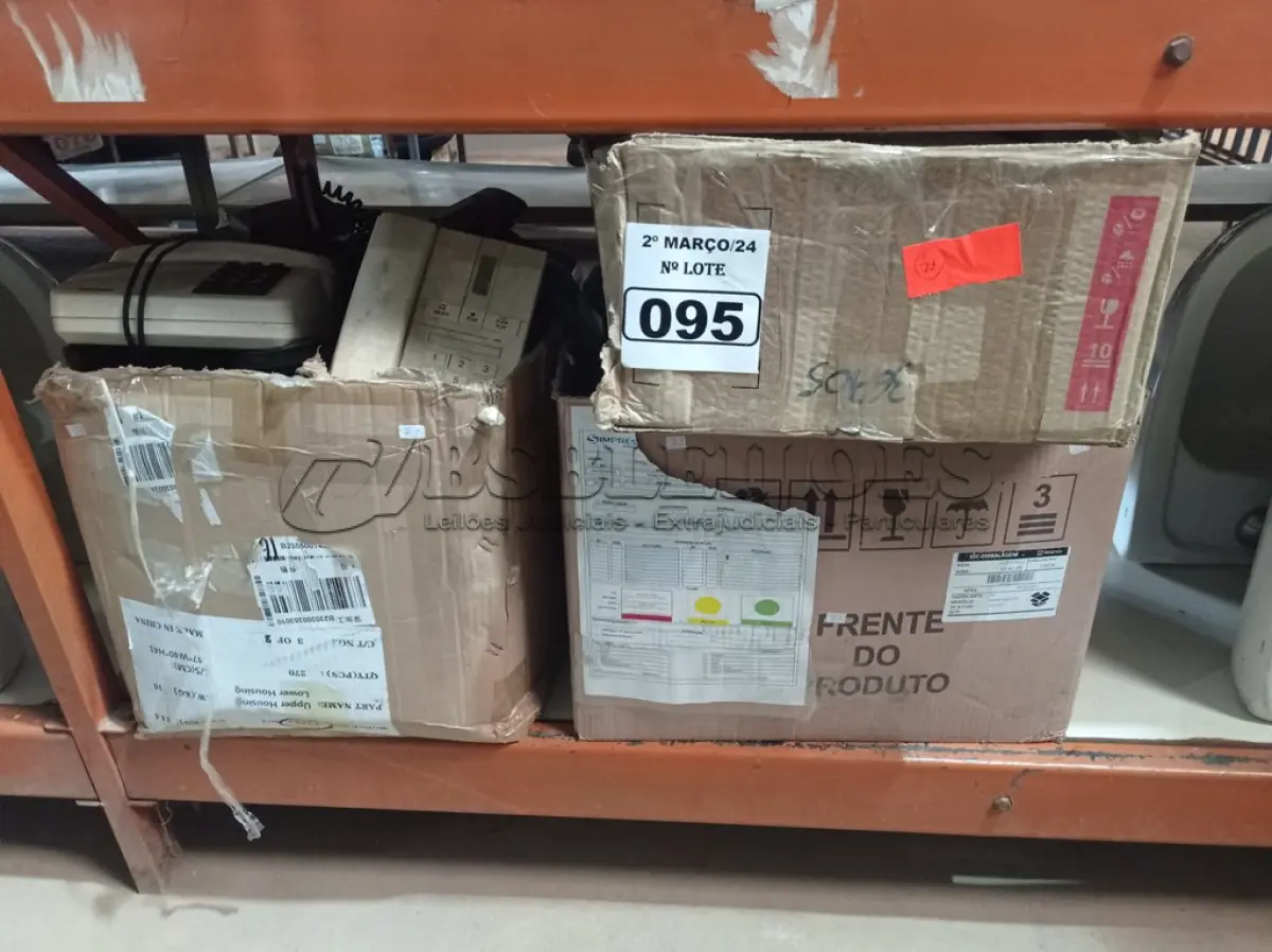LOTE 095 - 01 LOTE COM VÁRIOS APARELHOS DE TELEFONE E CAPAS PARA DVD’S. (NO ESTADO) ATENÇÃO! FAZER A VISITAÇÃO ANTES DE ARREMATAR, NÃO SABEMOS SE FUNCIONA. LEILÃO NÃO TEM GARANTIA E NEM DEVOLUÇÃO, SUJEITO A POSSÍVEIS AVARIAS VISÍVEIS/OCULTAS E/OU AUSÊNCIA DE COMPONENTES.