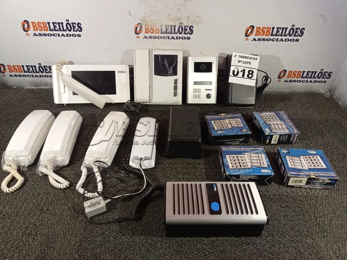 LOTE 018 - 01 LOTE COM VÁRIOS INTERFONES MARCAS E MODELOS DIVERSOS. (NO ESTADO) ATENÇÃO! FAZER A VISITAÇÃO ANTES DE ARREMATAR, NÃO SABEMOS SE FUNCIONA. LEILÃO NÃO TEM GARANTIA E NEM DEVOLUÇÃO, SUJEITO A POSSÍVEIS AVARIAS VISÍVEIS/OCULTAS E/OU AUSÊNCIA DE COMPONENTES.