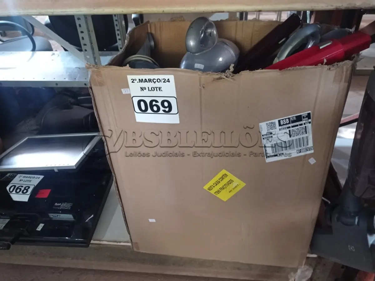 LOTE 069 - 01 LOTE COM VÁRIOS ASPIRADORES DE PÓ MARCAS E MODELOS DIVERSOS. (NO ESTADO) ATENÇÃO! FAZER A VISITAÇÃO ANTES DE ARREMATAR, NÃO SABEMOS SE FUNCIONA. LEILÃO NÃO TEM GARANTIA E NEM DEVOLUÇÃO, SUJEITO A POSSÍVEIS AVARIAS VISÍVEIS/OCULTAS E/OU AUSÊNCIA DE COMPONENTES.