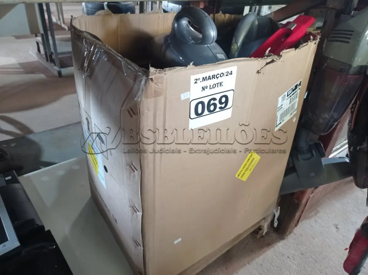 LOTE 069 - 01 LOTE COM VÁRIOS ASPIRADORES DE PÓ MARCAS E MODELOS DIVERSOS. (NO ESTADO) ATENÇÃO! FAZER A VISITAÇÃO ANTES DE ARREMATAR, NÃO SABEMOS SE FUNCIONA. LEILÃO NÃO TEM GARANTIA E NEM DEVOLUÇÃO, SUJEITO A POSSÍVEIS AVARIAS VISÍVEIS/OCULTAS E/OU AUSÊNCIA DE COMPONENTES.