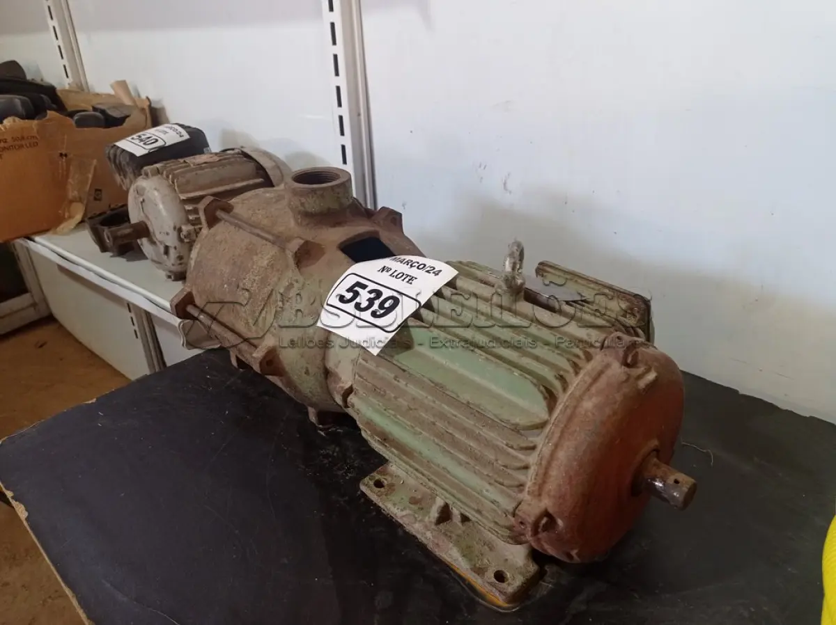 LOTE 539 - 01 BOMBA D’ÁGUA. (NO ESTADO) ATENÇÃO! FAZER A VISITAÇÃO ANTES DE ARREMATAR, NÃO SABEMOS SE FUNCIONA. LEILÃO NÃO TEM GARANTIA E NEM DEVOLUÇÃO, SUJEITO A POSSÍVEIS AVARIAS VISÍVEIS/OCULTAS E/OU AUSÊNCIA DE COMPONENTES.