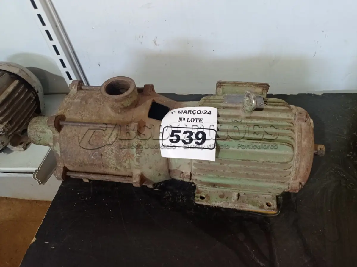LOTE 539 - 01 BOMBA D’ÁGUA. (NO ESTADO) ATENÇÃO! FAZER A VISITAÇÃO ANTES DE ARREMATAR, NÃO SABEMOS SE FUNCIONA. LEILÃO NÃO TEM GARANTIA E NEM DEVOLUÇÃO, SUJEITO A POSSÍVEIS AVARIAS VISÍVEIS/OCULTAS E/OU AUSÊNCIA DE COMPONENTES.