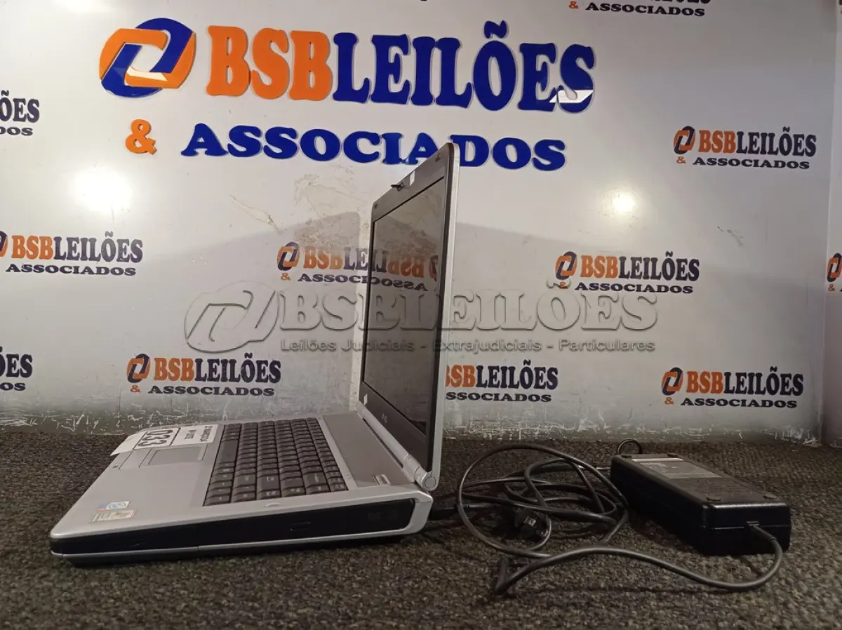LOTE 033 - 01 NOTEBOOK MARCA SONY. (NO ESTADO) ATENÇÃO! FAZER A VISITAÇÃO ANTES DE ARREMATAR, NÃO SABEMOS SE FUNCIONA. LEILÃO NÃO TEM GARANTIA E NEM DEVOLUÇÃO, SUJEITO A POSSÍVEIS AVARIAS VISÍVEIS/OCULTAS E/OU AUSÊNCIA DE COMPONENTES.