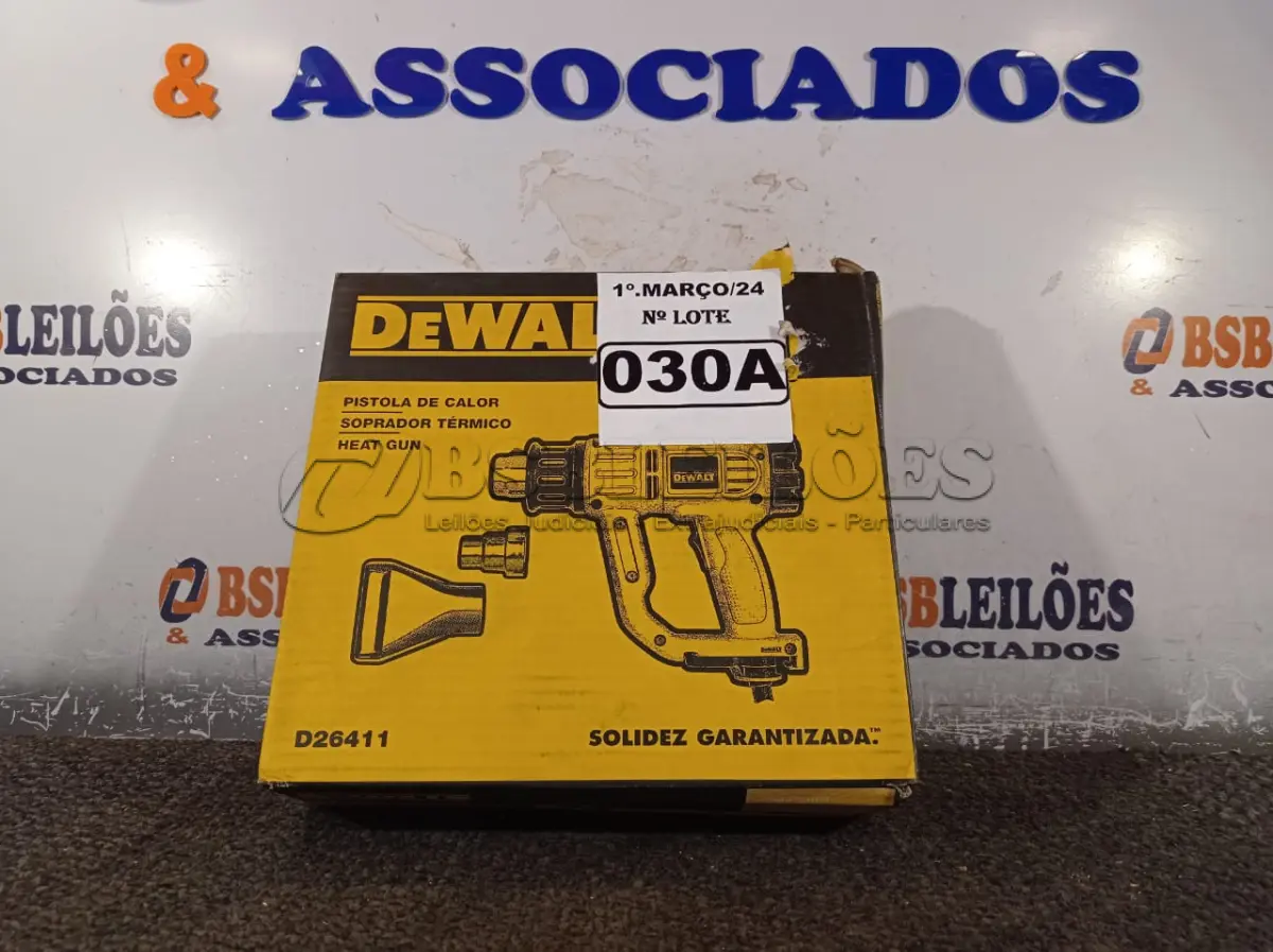 LOTE 030 - 01 PISTOLA DE CALOR SOPRADOR TÉRMICO 220V MARCA DEWALT. (NOVO) (NO ESTADO) ATENÇÃO! FAZER A VISITAÇÃO ANTES DE ARREMATAR, NÃO SABEMOS SE FUNCIONA. LEILÃO NÃO TEM GARANTIA E NEM DEVOLUÇÃO, SUJEITO A POSSÍVEIS AVARIAS VISÍVEIS/OCULTAS E/OU AUSÊNCIA DE COMPONENTES.