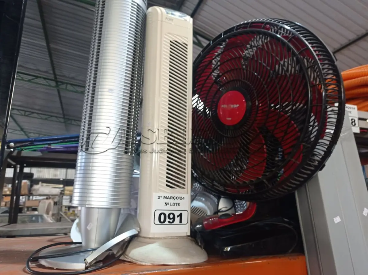 LOTE 091 - 01 LOTE COM VÁRIOS VENTILADORES MARCAS E MODELOS DIVERSOS. (NO ESTADO) ATENÇÃO! FAZER A VISITAÇÃO ANTES DE ARREMATAR, NÃO SABEMOS SE FUNCIONA. LEILÃO NÃO TEM GARANTIA E NEM DEVOLUÇÃO, SUJEITO A POSSÍVEIS AVARIAS VISÍVEIS/OCULTAS E/OU AUSÊNCIA DE COMPONENTES.