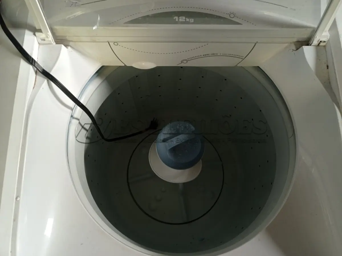 LOTE 144 - 01 MÁQUINA DE LAVAR ROUPAS MARCA ELECTROLUX 12KG 220V. (NO ESTADO) ATENÇÃO! FAZER A VISITAÇÃO ANTES DE ARREMATAR, NÃO SABEMOS SE FUNCIONA. LEILÃO NÃO TEM GARANTIA E NEM DEVOLUÇÃO, SUJEITO A POSSÍVEIS AVARIAS VISÍVEIS/OCULTAS E/OU AUSÊNCIA DE COMPONENTES.