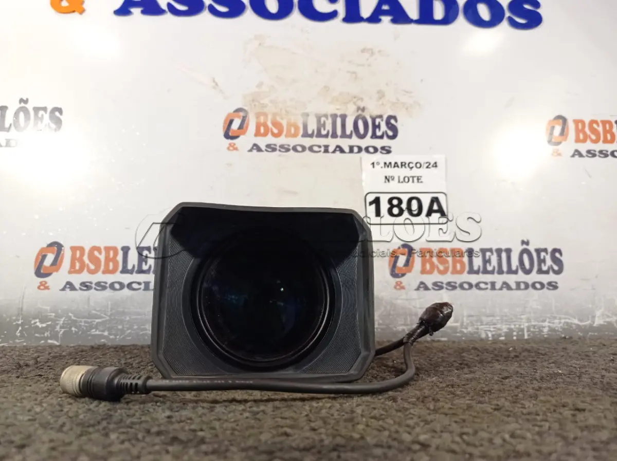 LOTE 180 - 01 LENTE PARA CÂMERA PROFISSIONAL, MODELO ZA17X7.6BMD-DSDB MARCA FUJIFILM(NOVO) (NO ESTADO) ATENÇÃO! FAZER A VISITAÇÃO ANTES DE ARREMATAR, NÃO SABEMOS SE FUNCIONA. LEILÃO NÃO TEM GARANTIA E NEM DEVOLUÇÃO, SUJEITO A POSSÍVEIS AVARIAS VISÍVEIS/OCULTAS E/OU AUSÊNCIA DE COMPONENTES.