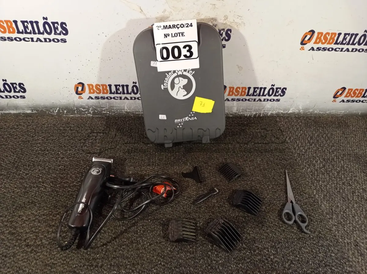 LOTE 003 - 01 MÁQUINA DE CORTAR CABELO MARCA BRITANIA. (NO ESTADO) ATENÇÃO! FAZER A VISITAÇÃO ANTES DE ARREMATAR, NÃO SABEMOS SE FUNCIONA. LEILÃO NÃO TEM GARANTIA E NEM DEVOLUÇÃO, SUJEITO A POSSÍVEIS AVARIAS VISÍVEIS/OCULTAS E/OU AUSÊNCIA DE COMPONENTES.