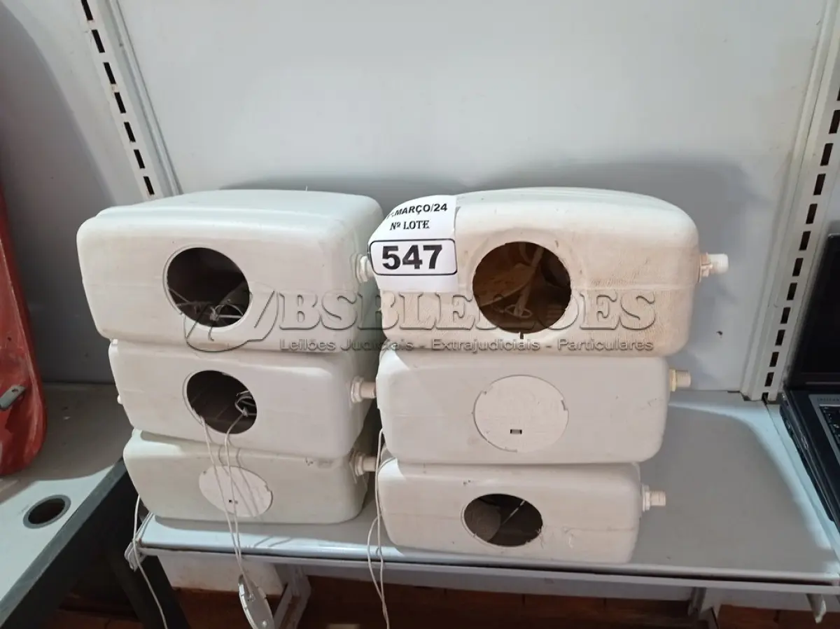 LOTE 547 - 06 CAIXAS DE DESCARGA.  (NO ESTADO) ATENÇÃO! FAZER A VISITAÇÃO ANTES DE ARREMATAR, NÃO SABEMOS SE FUNCIONA. LEILÃO NÃO TEM GARANTIA E NEM DEVOLUÇÃO, SUJEITO A POSSÍVEIS AVARIAS VISÍVEIS/OCULTAS E/OU AUSÊNCIA DE COMPONENTES.