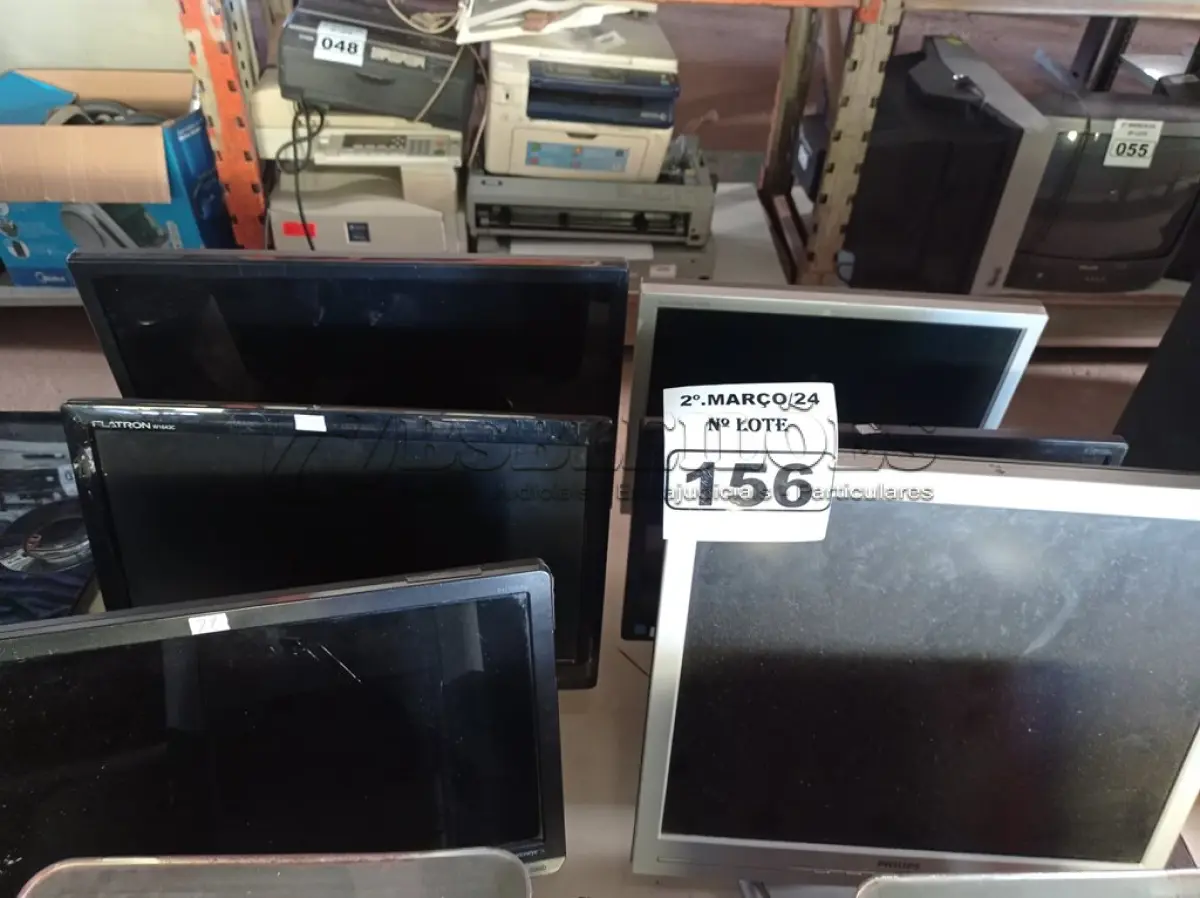 LOTE 156 - 06 MONITORES MARCAS E MODELOS DIVERSOS PARA RETIRADA DE PEÇAS. (NO ESTADO) ATENÇÃO! FAZER A VISITAÇÃO ANTES DE ARREMATAR, NÃO SABEMOS SE FUNCIONA. LEILÃO NÃO TEM GARANTIA E NEM DEVOLUÇÃO, SUJEITO A POSSÍVEIS AVARIAS VISÍVEIS/OCULTAS E/OU AUSÊNCIA DE COMPONENTES.