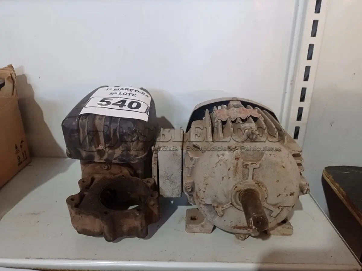LOTE 540 - 01 MOTOR ELÉTRICO E 01 SUCATA DE MOTOR. (NO ESTADO) ATENÇÃO! FAZER A VISITAÇÃO ANTES DE ARREMATAR, NÃO SABEMOS SE FUNCIONA. LEILÃO NÃO TEM GARANTIA E NEM DEVOLUÇÃO, SUJEITO A POSSÍVEIS AVARIAS VISÍVEIS/OCULTAS E/OU AUSÊNCIA DE COMPONENTES.