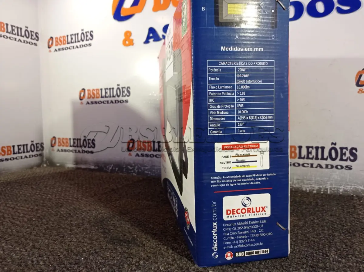 LOTE 145 - 01 REFLETOR DE SUPER LED 200W BIVOLT E DURAÇÃO DE 20.000 HORAS 6.000K MARCA DECORLUX. (NOVO) (NO ESTADO) ATENÇÃO! FAZER A VISITAÇÃO ANTES DE ARREMATAR, NÃO SABEMOS SE FUNCIONA. LEILÃO NÃO TEM GARANTIA E NEM DEVOLUÇÃO, SUJEITO A POSSÍVEIS AVARIAS VISÍVEIS/OCULTAS E/OU AUSÊNCIA DE COMPONENTES.
