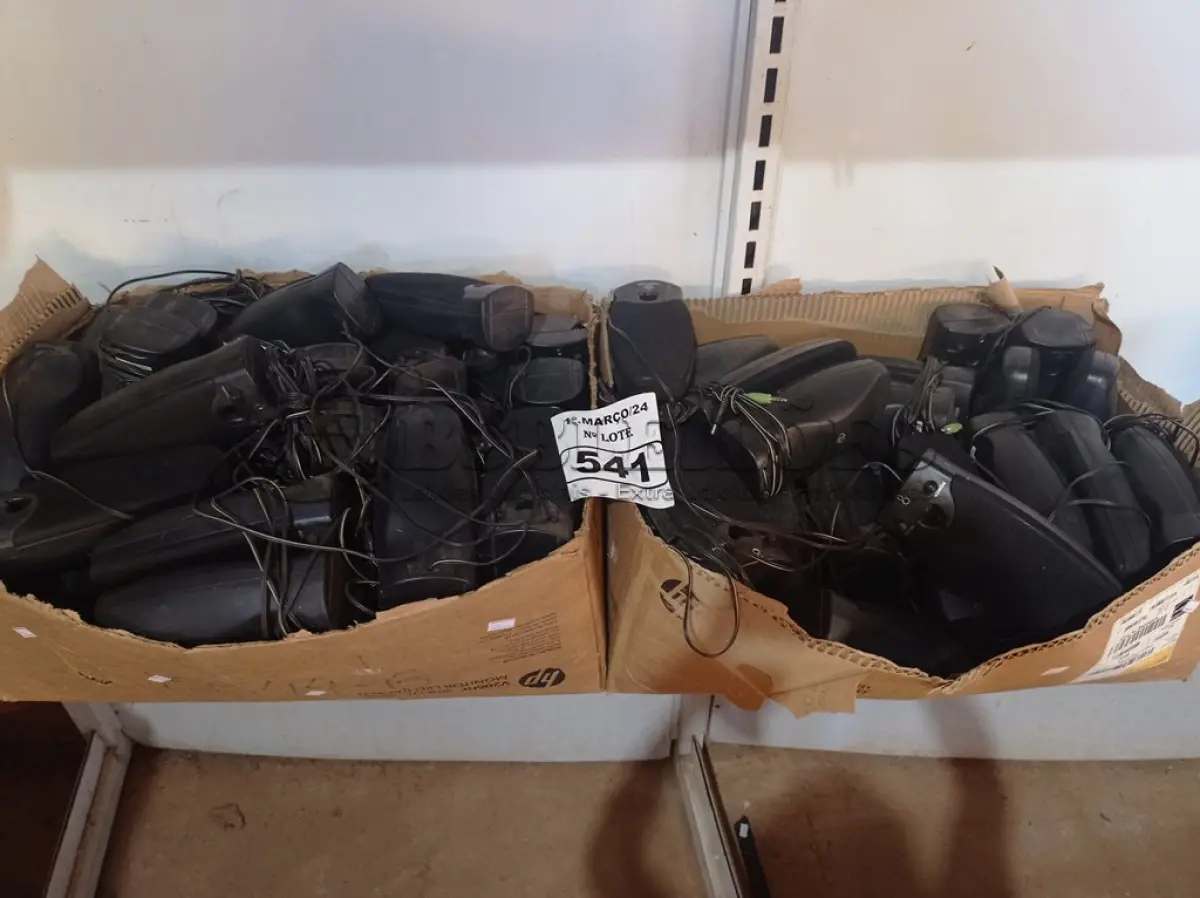 LOTE 541 - 01 LOTE COM VÁRIAS CAIXINHAS DE SOM PARA PC. (NO ESTADO) ATENÇÃO! FAZER A VISITAÇÃO ANTES DE ARREMATAR, NÃO SABEMOS SE FUNCIONA. LEILÃO NÃO TEM GARANTIA E NEM DEVOLUÇÃO, SUJEITO A POSSÍVEIS AVARIAS VISÍVEIS/OCULTAS E/OU AUSÊNCIA DE COMPONENTES.
