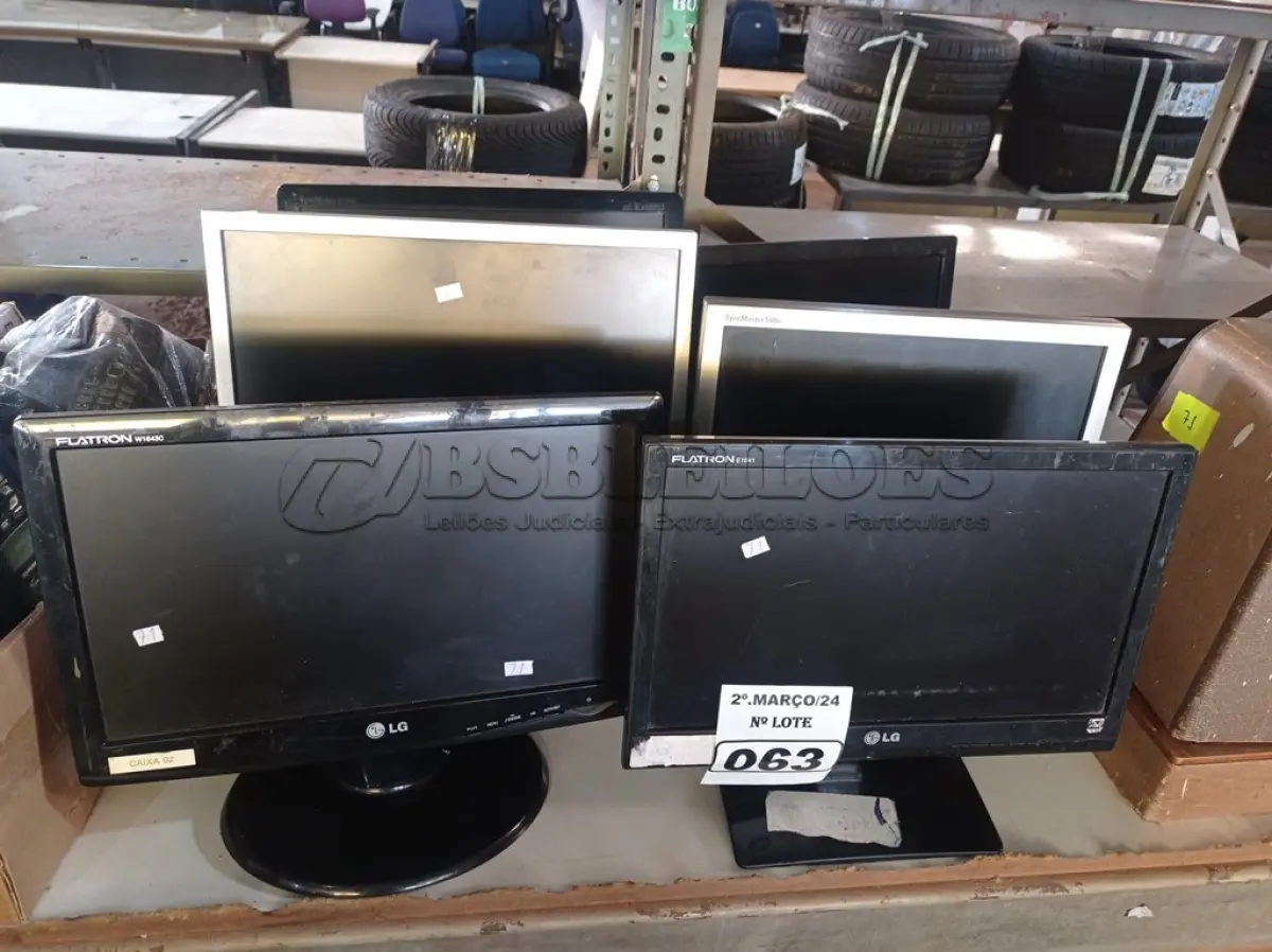 LOTE 063 - 06 MONITORES MARCAS E MODELOS DIVERSOS PARA RETIRADA DE PEÇAS. (NO ESTADO) ATENÇÃO! FAZER A VISITAÇÃO ANTES DE ARREMATAR, NÃO SABEMOS SE FUNCIONA. LEILÃO NÃO TEM GARANTIA E NEM DEVOLUÇÃO, SUJEITO A POSSÍVEIS AVARIAS VISÍVEIS/OCULTAS E/OU AUSÊNCIA DE COMPONENTES.