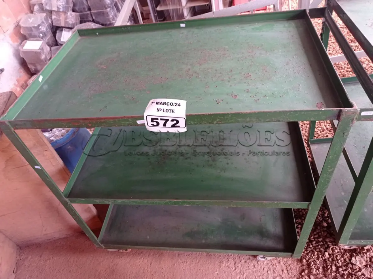 LOTE 572 - 01 CARRINHO DE FERRO COM RODINHAS E 03 BANDEJAS. (NO ESTADO) ATENÇÃO! FAZER A VISITAÇÃO ANTES DE ARREMATAR, NÃO SABEMOS SE FUNCIONA. LEILÃO NÃO TEM GARANTIA E NEM DEVOLUÇÃO, SUJEITO A POSSÍVEIS AVARIAS VISÍVEIS/OCULTAS E/OU AUSÊNCIA DE COMPONENTES.