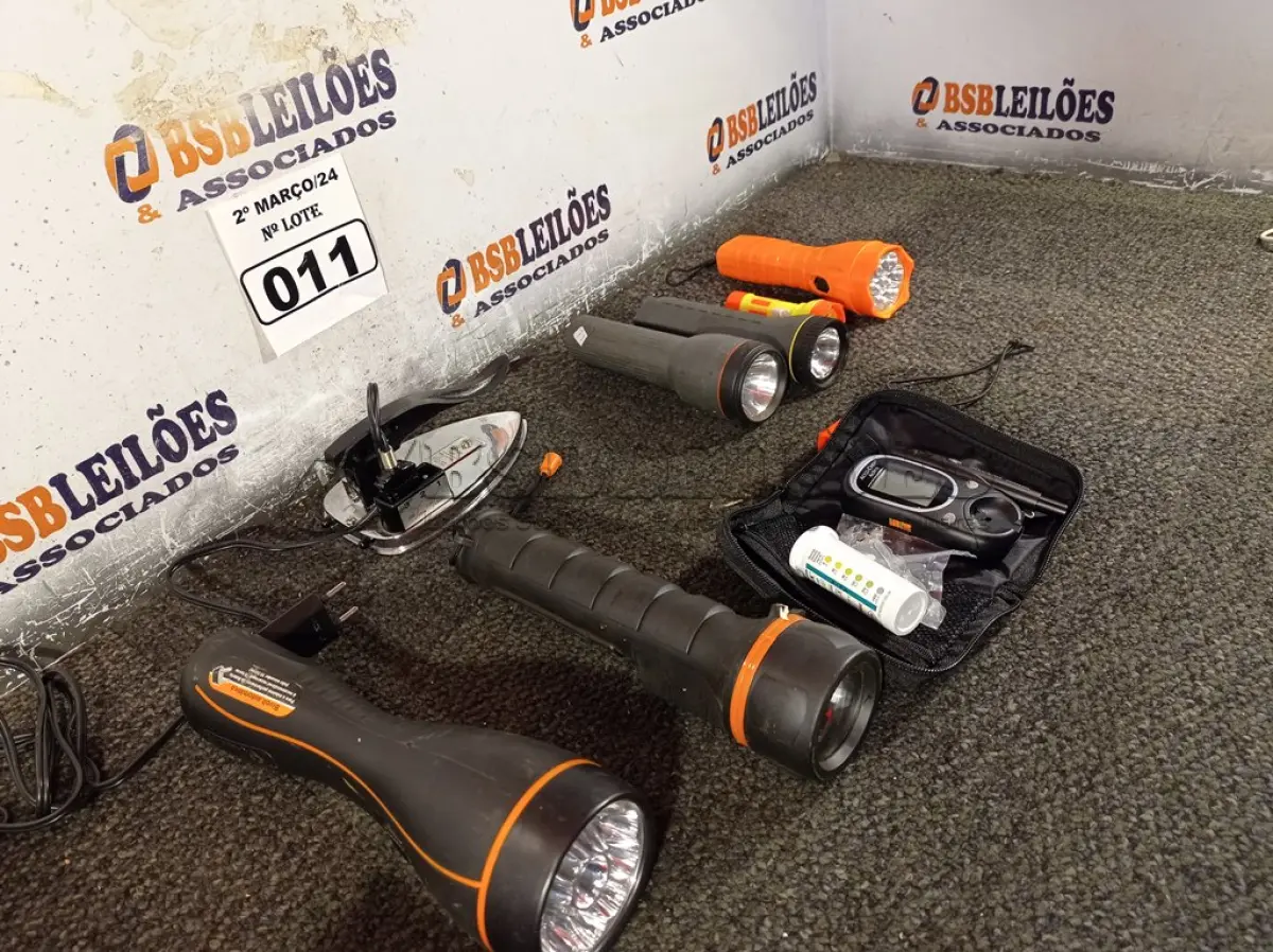 LOTE 011 - 01 FERRO DE PASSAR, 01 APARELHO DE MEDIR GLICEMIA E VÁRIAS LANTERNAS MARCAS E MODELOS DIVERSOS. (NO ESTADO) ATENÇÃO! FAZER A VISITAÇÃO ANTES DE ARREMATAR, NÃO SABEMOS SE FUNCIONA. LEILÃO NÃO TEM GARANTIA E NEM DEVOLUÇÃO, SUJEITO A POSSÍVEIS AVARIAS VISÍVEIS/OCULTAS E/OU AUSÊNCIA DE COMPONENTES.
