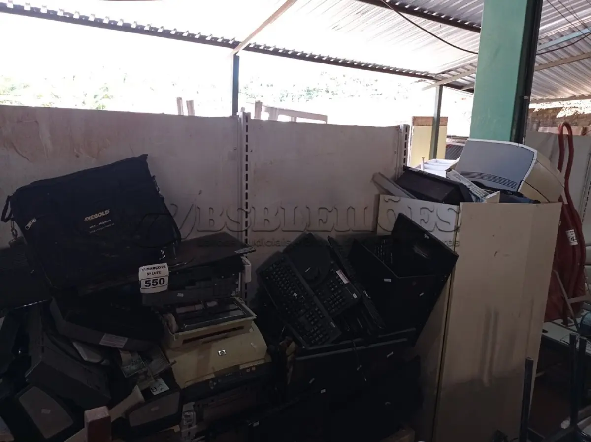 LOTE 550 - 01 LOTE DE SUCATAS DE IMPRESSORAS E MATERIAIS DIVERSOS. (NO ESTADO) ATENÇÃO! FAZER A VISITAÇÃO ANTES DE ARREMATAR, NÃO SABEMOS SE FUNCIONA. LEILÃO NÃO TEM GARANTIA E NEM DEVOLUÇÃO, SUJEITO A POSSÍVEIS AVARIAS VISÍVEIS/OCULTAS E/OU AUSÊNCIA DE COMPONENTES.