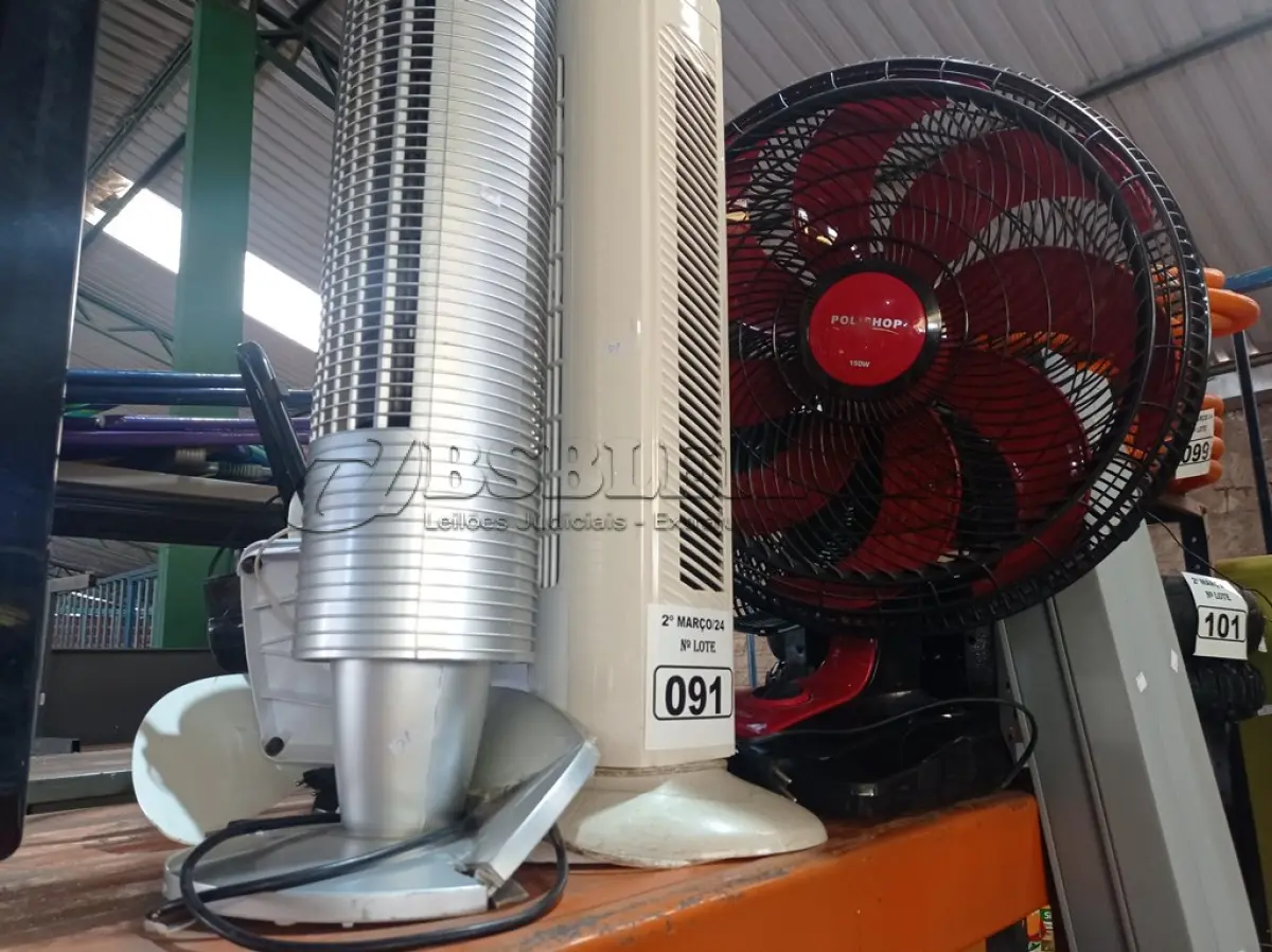 LOTE 091 - 01 LOTE COM VÁRIOS VENTILADORES MARCAS E MODELOS DIVERSOS. (NO ESTADO) ATENÇÃO! FAZER A VISITAÇÃO ANTES DE ARREMATAR, NÃO SABEMOS SE FUNCIONA. LEILÃO NÃO TEM GARANTIA E NEM DEVOLUÇÃO, SUJEITO A POSSÍVEIS AVARIAS VISÍVEIS/OCULTAS E/OU AUSÊNCIA DE COMPONENTES.