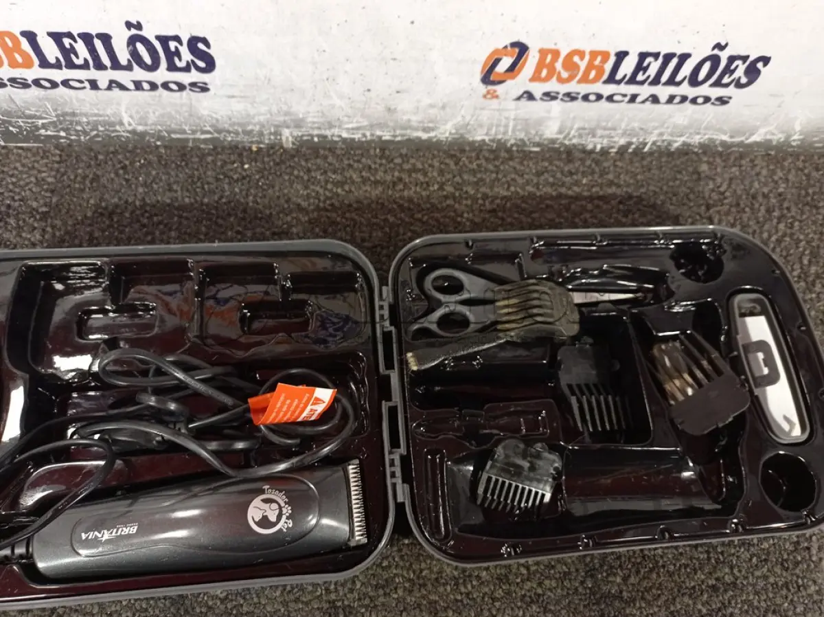 LOTE 003 - 01 MÁQUINA DE CORTAR CABELO MARCA BRITANIA. (NO ESTADO) ATENÇÃO! FAZER A VISITAÇÃO ANTES DE ARREMATAR, NÃO SABEMOS SE FUNCIONA. LEILÃO NÃO TEM GARANTIA E NEM DEVOLUÇÃO, SUJEITO A POSSÍVEIS AVARIAS VISÍVEIS/OCULTAS E/OU AUSÊNCIA DE COMPONENTES.