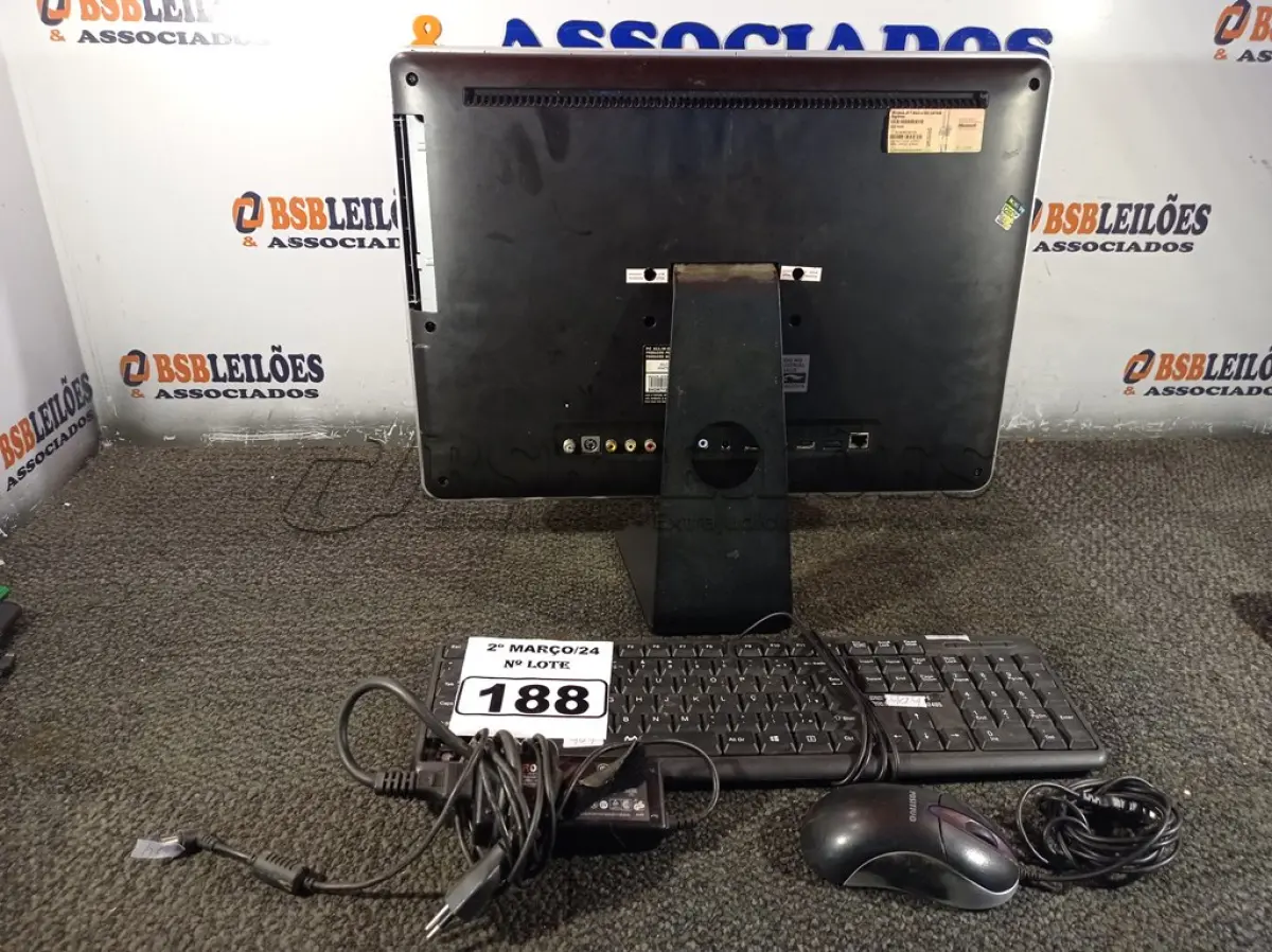LOTE 188 - 01 COMPUTADOR ALL IN ONE. (NO ESTADO) ATENÇÃO! FAZER A VISITAÇÃO ANTES DE ARREMATAR, NÃO SABEMOS SE FUNCIONA. LEILÃO NÃO TEM GARANTIA E NEM DEVOLUÇÃO, SUJEITO A POSSÍVEIS AVARIAS VISÍVEIS/OCULTAS E/OU AUSÊNCIA DE COMPONENTES.