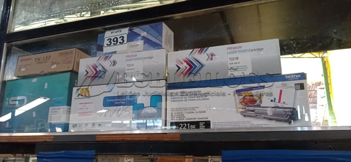 LOTE 393 - 01 LOTE COM TONNER E LIVROS DIVERSOS.  (NO ESTADO) ATENÇÃO! FAZER A VISITAÇÃO ANTES DE ARREMATAR, NÃO SABEMOS SE FUNCIONA. LEILÃO NÃO TEM GARANTIA E NEM DEVOLUÇÃO, SUJEITO A POSSÍVEIS AVARIAS VISÍVEIS/OCULTAS E/OU AUSÊNCIA DE COMPONENTES.