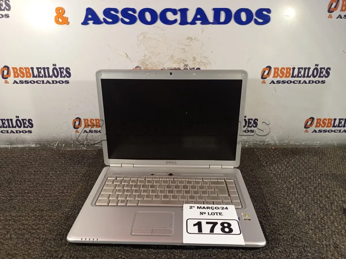 LOTE 178 - 01 NOTEBOOK MARCA DELL. (NO ESTADO) ATENÇÃO! FAZER A VISITAÇÃO ANTES DE ARREMATAR, NÃO SABEMOS SE FUNCIONA. LEILÃO NÃO TEM GARANTIA E NEM DEVOLUÇÃO, SUJEITO A POSSÍVEIS AVARIAS VISÍVEIS/OCULTAS E/OU AUSÊNCIA DE COMPONENTES.