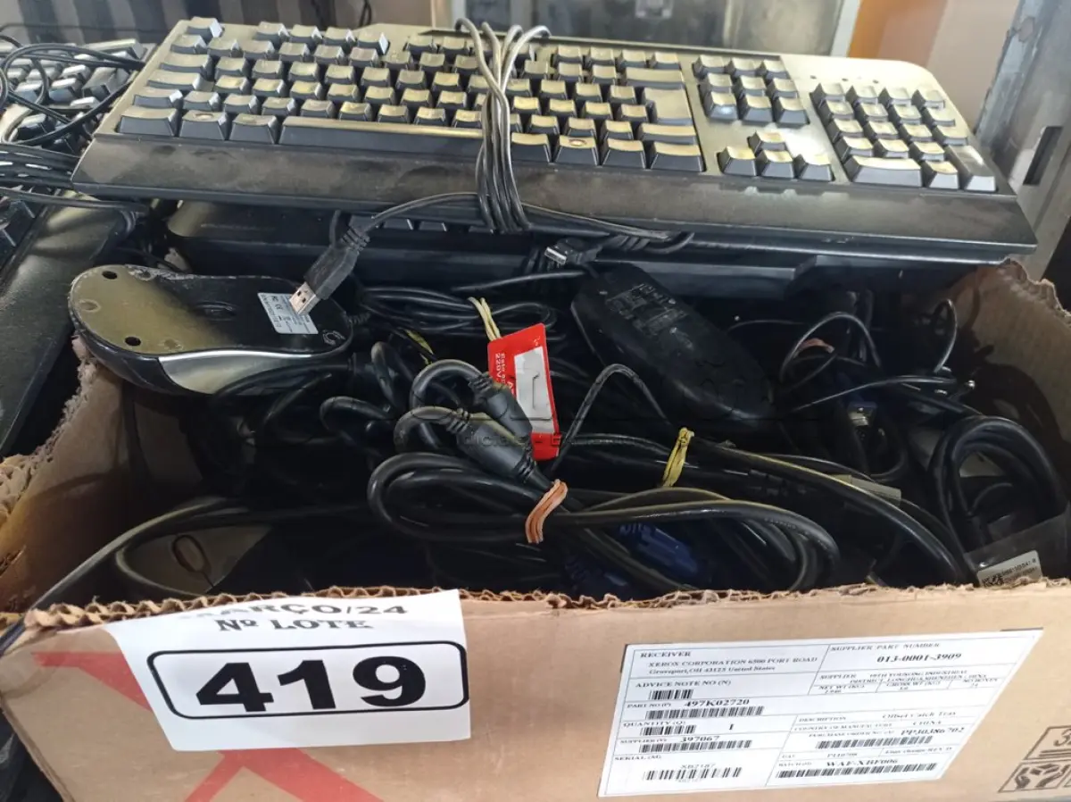 LOTE 419 - 01 LOTE COM VÁRIOS MOUSE E TECLADOS PARA PC MARCAS E MODELOS DIVERSOS. (NO ESTADO) ATENÇÃO! FAZER A VISITAÇÃO ANTES DE ARREMATAR, NÃO SABEMOS SE FUNCIONA. LEILÃO NÃO TEM GARANTIA E NEM DEVOLUÇÃO, SUJEITO A POSSÍVEIS AVARIAS VISÍVEIS/OCULTAS E/OU AUSÊNCIA DE COMPONENTES.