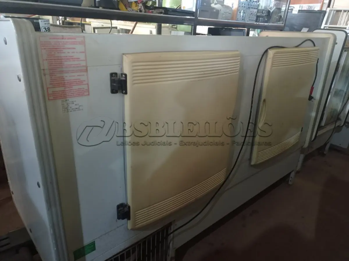 LOTE 370 - 01 BALCÃO REFRIGERADO MARCA GELOPAR. (NO ESTADO) ATENÇÃO! FAZER A VISITAÇÃO ANTES DE ARREMATAR, NÃO SABEMOS SE FUNCIONA. LEILÃO NÃO TEM GARANTIA E NEM DEVOLUÇÃO, SUJEITO A POSSÍVEIS AVARIAS VISÍVEIS/OCULTAS E/OU AUSÊNCIA DE COMPONENTES.