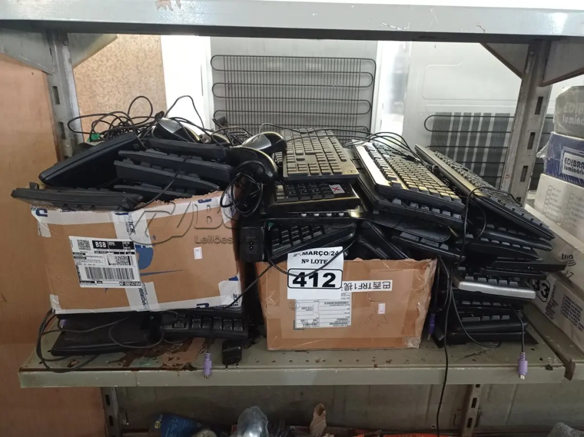 LOTE 412 - 01 LOTE COM VÁRIOS MOUSE E TECLADOS PARA PC MARCAS E MODELOS DIVERSOS. (NO ESTADO) ATENÇÃO! FAZER A VISITAÇÃO ANTES DE ARREMATAR, NÃO SABEMOS SE FUNCIONA. LEILÃO NÃO TEM GARANTIA E NEM DEVOLUÇÃO, SUJEITO A POSSÍVEIS AVARIAS VISÍVEIS/OCULTAS E/OU AUSÊNCIA DE COMPONENTES.