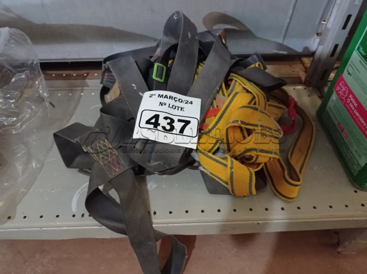LOTE 437 - 05 CINTOS DE SEGURANÇA NO TRABALHO. (NO ESTADO) ATENÇÃO! FAZER A VISITAÇÃO ANTES DE ARREMATAR, NÃO SABEMOS SE FUNCIONA. LEILÃO NÃO TEM GARANTIA E NEM DEVOLUÇÃO, SUJEITO A POSSÍVEIS AVARIAS VISÍVEIS/OCULTAS E/OU AUSÊNCIA DE COMPONENTES.