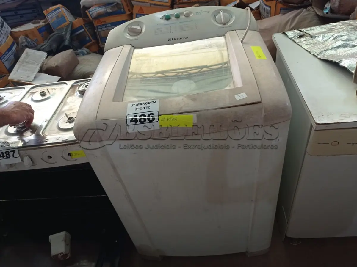 LOTE 486 - 01 MÁQUINA DE LAVAR ROUPAS MARCA ELECTROLUX 10KG 220V. (NO ESTADO) ATENÇÃO! FAZER A VISITAÇÃO ANTES DE ARREMATAR, NÃO SABEMOS SE FUNCIONA. LEILÃO NÃO TEM GARANTIA E NEM DEVOLUÇÃO, SUJEITO A POSSÍVEIS AVARIAS VISÍVEIS/OCULTAS E/OU AUSÊNCIA DE COMPONENTES.