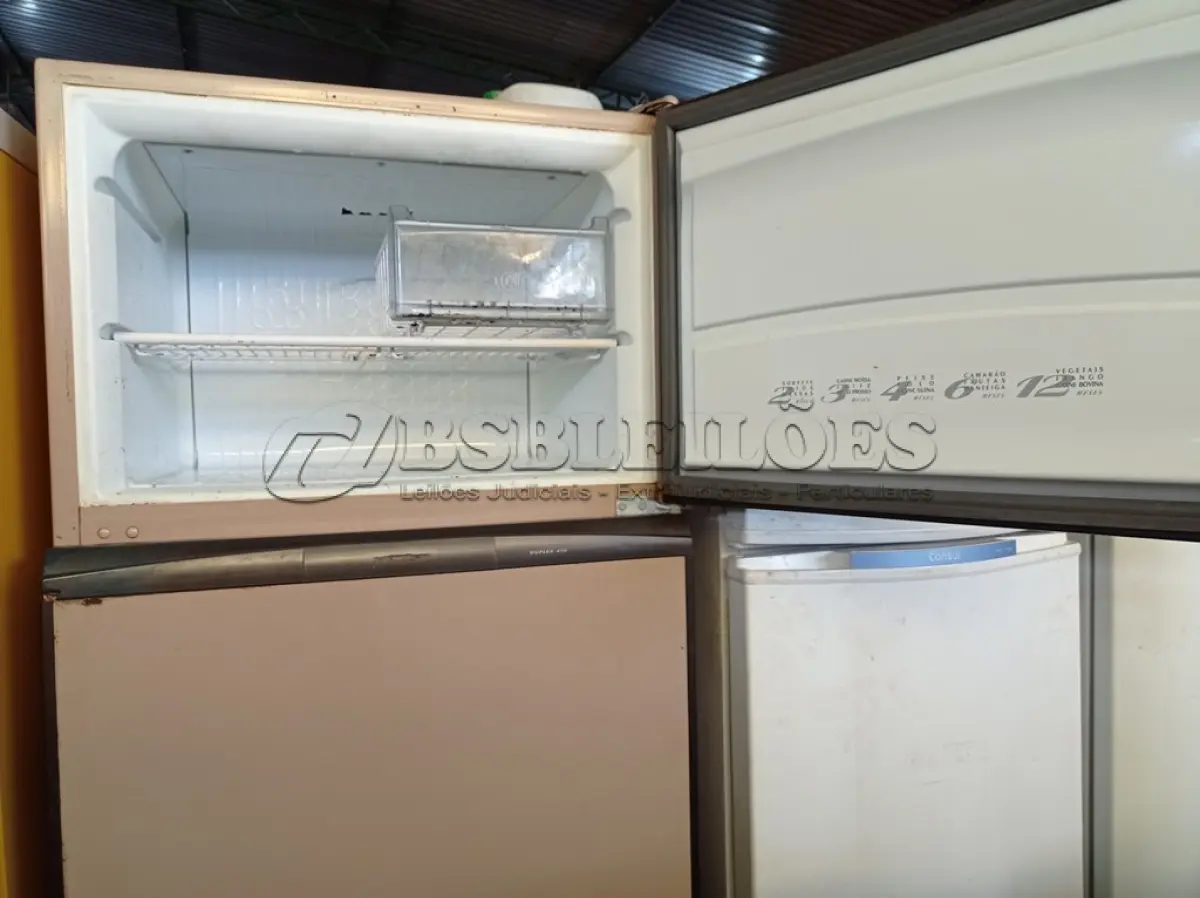 LOTE 465 - 01 GELADEIRA MARCA BRASTEMP 220V. (NO ESTADO) ATENÇÃO! FAZER A VISITAÇÃO ANTES DE ARREMATAR, NÃO SABEMOS SE FUNCIONA. LEILÃO NÃO TEM GARANTIA E NEM DEVOLUÇÃO, SUJEITO A POSSÍVEIS AVARIAS VISÍVEIS/OCULTAS E/OU AUSÊNCIA DE COMPONENTES.