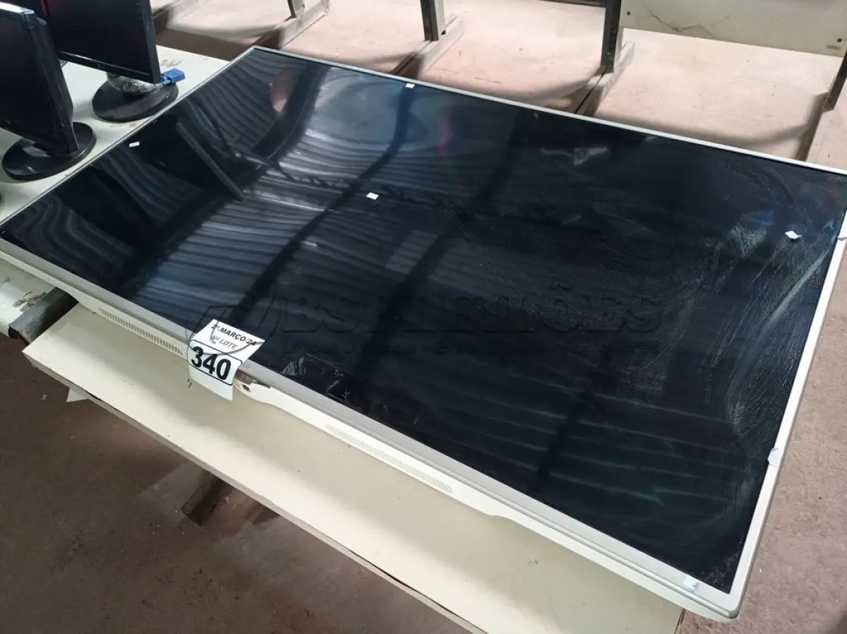 LOTE 340 - 01 TV LG 55” POL PARA RETIRADA DE PEÇAS. (NO ESTADO) ATENÇÃO! FAZER A VISITAÇÃO ANTES DE ARREMATAR, NÃO SABEMOS SE FUNCIONA. LEILÃO NÃO TEM GARANTIA E NEM DEVOLUÇÃO, SUJEITO A POSSÍVEIS AVARIAS VISÍVEIS/OCULTAS E/OU AUSÊNCIA DE COMPONENTES.