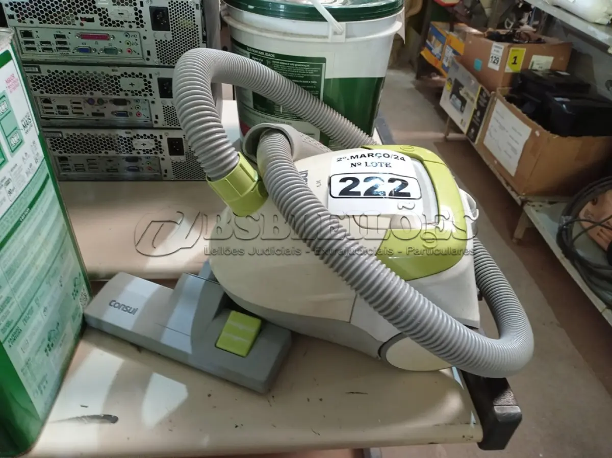 LOTE 222 - 01 ASPIRADOR DE PÓ MARCA CÔNSUL. (NO ESTADO) ATENÇÃO! FAZER A VISITAÇÃO ANTES DE ARREMATAR, NÃO SABEMOS SE FUNCIONA. LEILÃO NÃO TEM GARANTIA E NEM DEVOLUÇÃO, SUJEITO A POSSÍVEIS AVARIAS VISÍVEIS/OCULTAS E/OU AUSÊNCIA DE COMPONENTES.