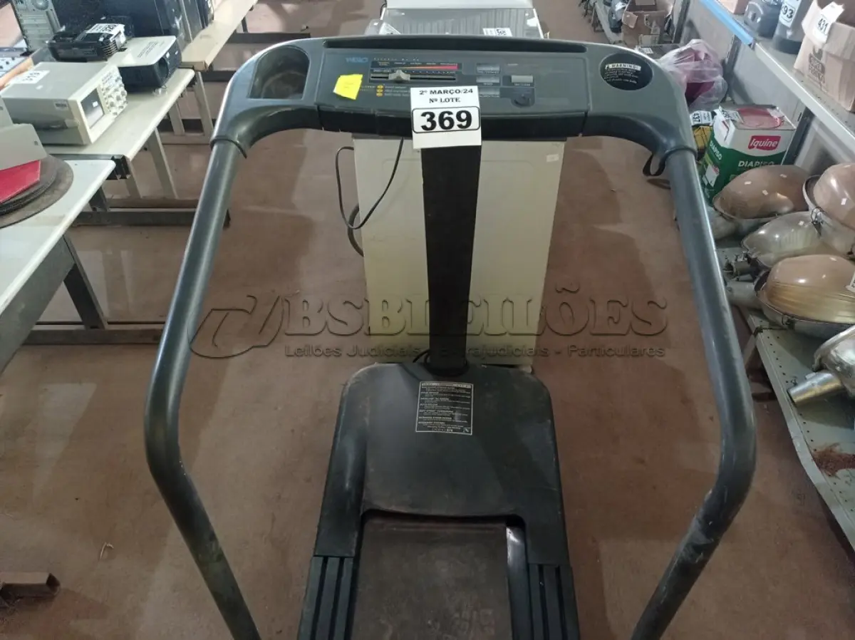 LOTE 369 - 01 ESTEIRA ERGOMÉTRICA MARCA WESLO. (NO ESTADO) ATENÇÃO! FAZER A VISITAÇÃO ANTES DE ARREMATAR, NÃO SABEMOS SE FUNCIONA. LEILÃO NÃO TEM GARANTIA E NEM DEVOLUÇÃO, SUJEITO A POSSÍVEIS AVARIAS VISÍVEIS/OCULTAS E/OU AUSÊNCIA DE COMPONENTES.