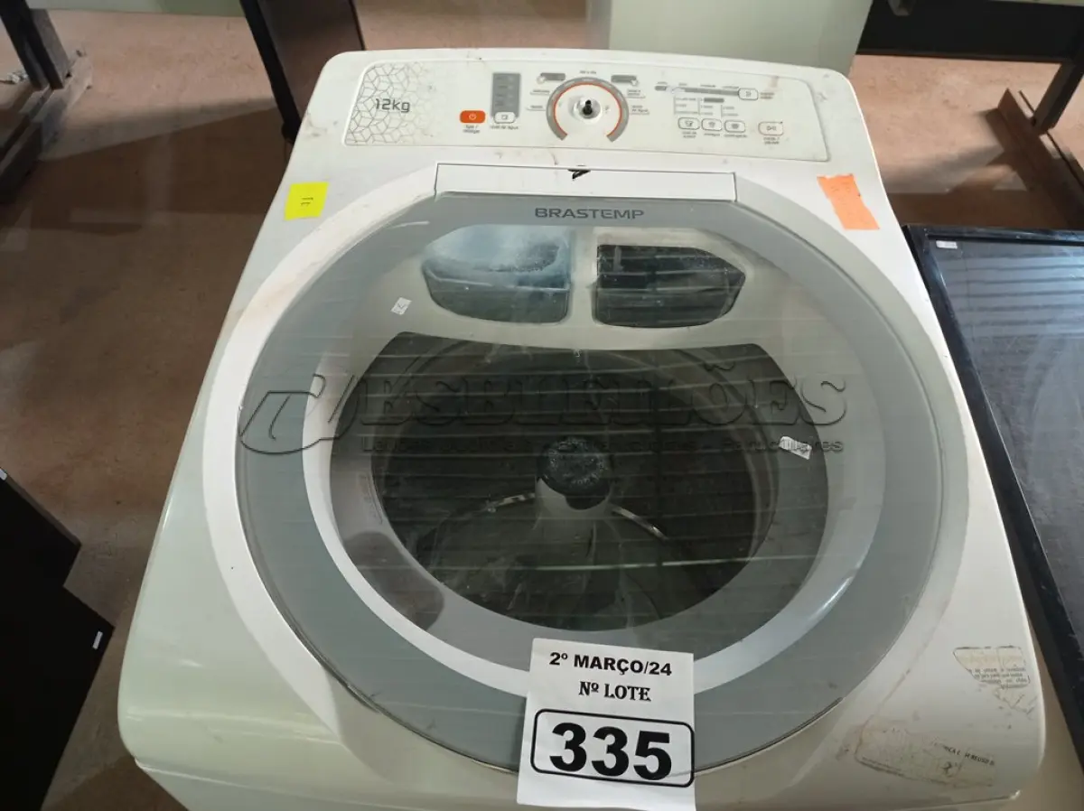 LOTE 335 - 01 MÁQUINA DE LAVAR ROUPAS MARCA BRASTEMP 12KG 220V. (NO ESTADO) ATENÇÃO! FAZER A VISITAÇÃO ANTES DE ARREMATAR, NÃO SABEMOS SE FUNCIONA. LEILÃO NÃO TEM GARANTIA E NEM DEVOLUÇÃO, SUJEITO A POSSÍVEIS AVARIAS VISÍVEIS/OCULTAS E/OU AUSÊNCIA DE COMPONENTES.