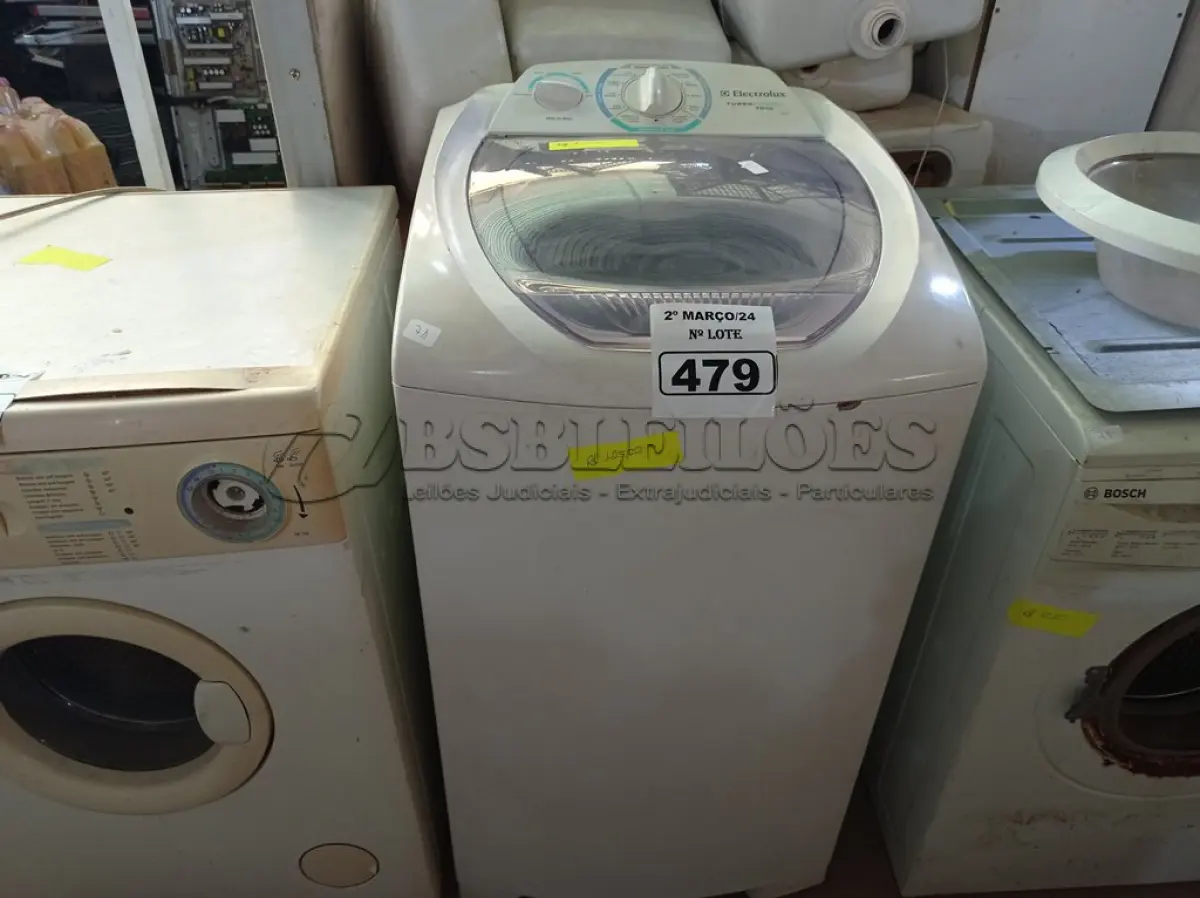 LOTE 479 - 01 MÁQUINA DE LAVAR ROUPAS MARCA ELECTROLUX 7KG 220V. (NO ESTADO) ATENÇÃO! FAZER A VISITAÇÃO ANTES DE ARREMATAR, NÃO SABEMOS SE FUNCIONA. LEILÃO NÃO TEM GARANTIA E NEM DEVOLUÇÃO, SUJEITO A POSSÍVEIS AVARIAS VISÍVEIS/OCULTAS E/OU AUSÊNCIA DE COMPONENTES.