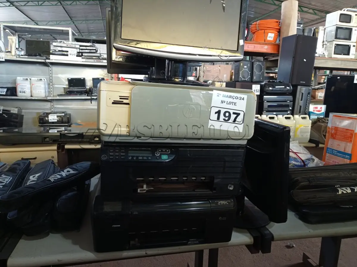 LOTE 197 - 09 IMPRESSORAS JATO DE TINTA E 06 MONITORES MARCAS E MODELOS DIVERSOS. (NO ESTADO) ATENÇÃO! FAZER A VISITAÇÃO ANTES DE ARREMATAR, NÃO SABEMOS SE FUNCIONA. LEILÃO NÃO TEM GARANTIA E NEM DEVOLUÇÃO, SUJEITO A POSSÍVEIS AVARIAS VISÍVEIS/OCULTAS E/OU AUSÊNCIA DE COMPONENTES.
